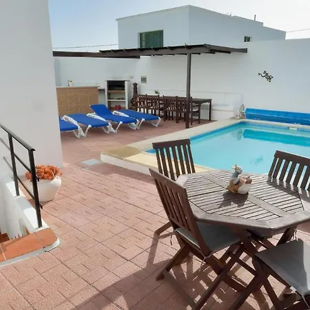 Вилла Puerto Del Carmen Sleeps 4 Pool Wifi