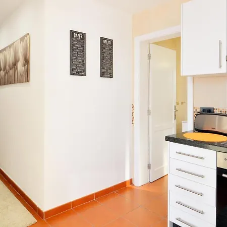 Вилла Puerto Del Carmen Sleeps 4 Pool Wifi *