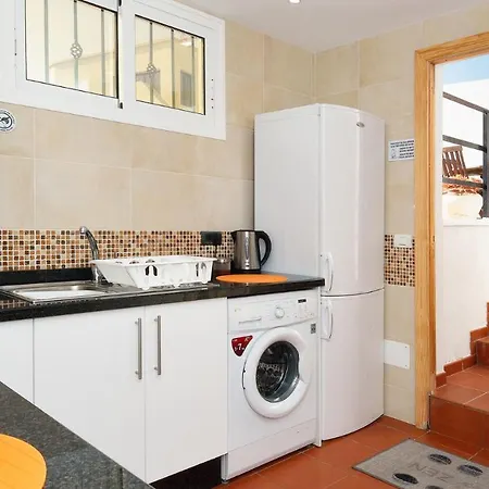 Puerto Del Carmen Sleeps 4 Pool Wifi Вилла Пуэрто дель Кармен